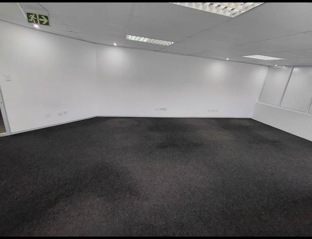2,804M² OFFICE FOR SALE IN FOURWAYS